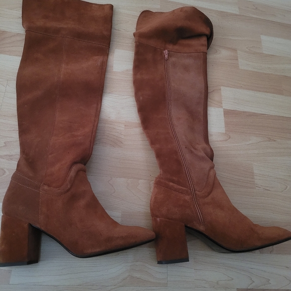 Boots - Picture 3 of 10